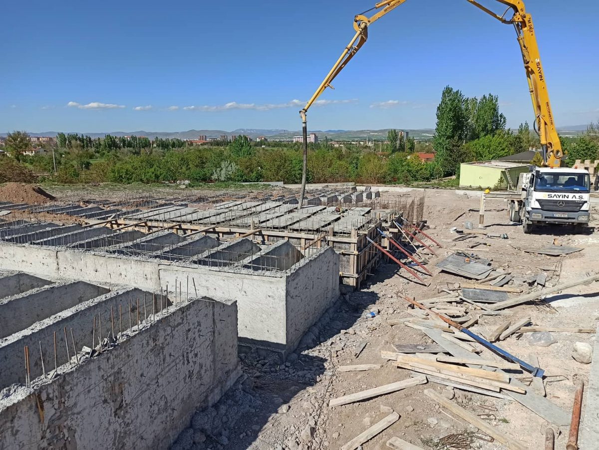 Genç İnşaat Betoncusu